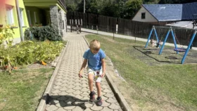 Odpoledne-na-školní-zahrade-09-2026-01