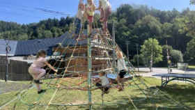 Odpoledne-na-školní-zahrade-09-2026-04
