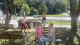 Odpoledne-na-školní-zahrade-09-2026-07