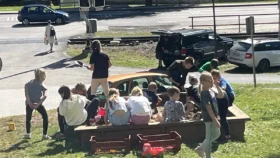 Odpoledne-na-školní-zahrade-09-2026-19